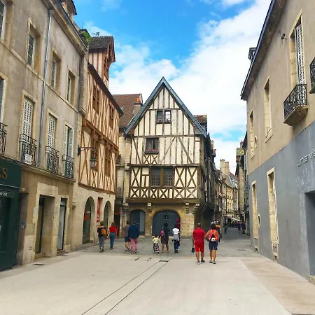 Centre Historique - Le Patio Apartment