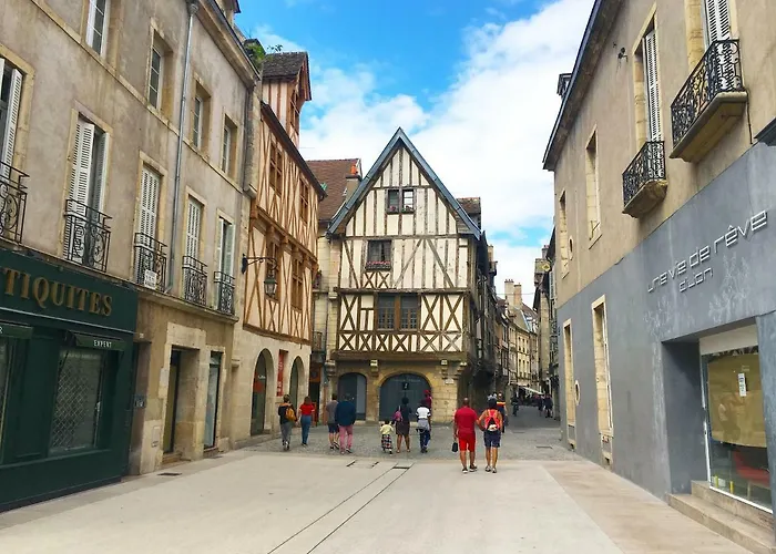 Centre Historique - Le Patio Apartment
